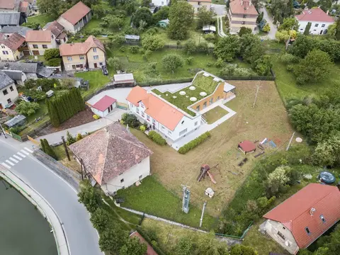 Suchomasty: Přestavba a přístavba mateřské školy v CHKO Český kras