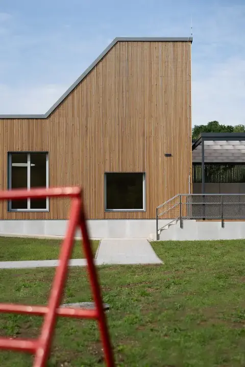 Suchomasty: Přestavba a přístavba mateřské školy v CHKO Český kras