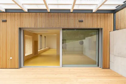 Suchomasty: Přestavba a přístavba mateřské školy v CHKO Český kras